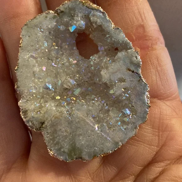 Beautiful white iridescent druzy necklace - Picture 6 of 9